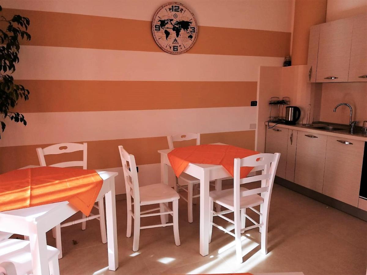 L&B Bed And Breakfast 테라노바 디 폴리노 외부 사진